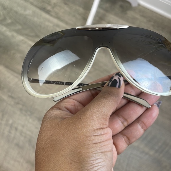 Retail $1,100 Chanel Gradient Shield Aviator Sunglasses - Picture 8 of 9